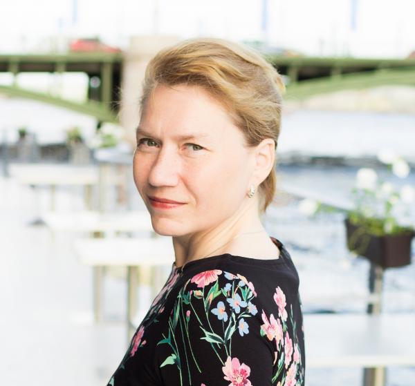 При  конфликтах,          сложных отношениях с родными,        детьми,        тревоге или панических атаках